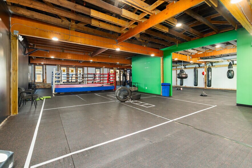 More Photos Of 111 Bank St, Oxford Sports And Entertainment For Lease