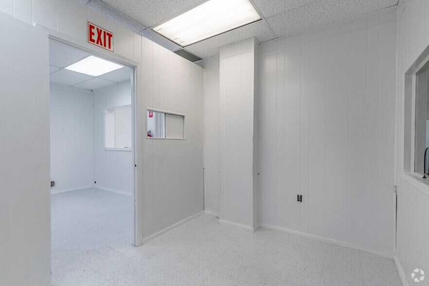 More Photos Of 726 N Expressway 77, Harlingen Warehouse For Lease