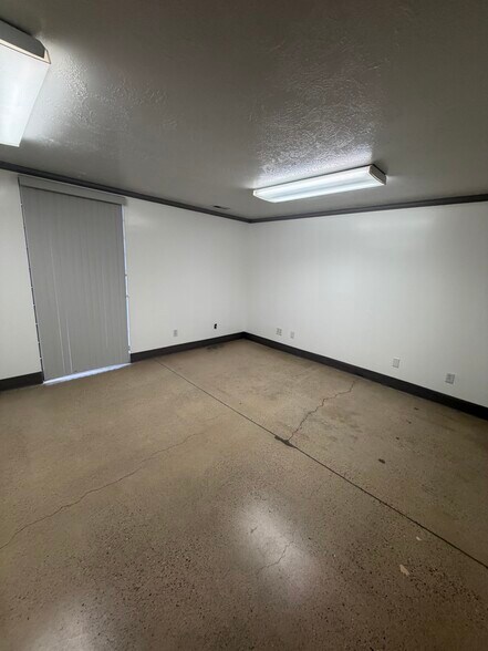 More Photos Of 257-263 W 2950 S, Salt Lk, Salt Lake City Light Manufacturing For Lease