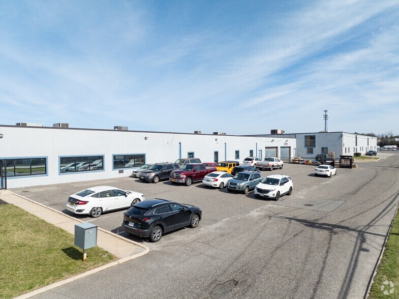 More Photos Of 95 Horseblock Rd, Yaphank Light Distribution For Lease