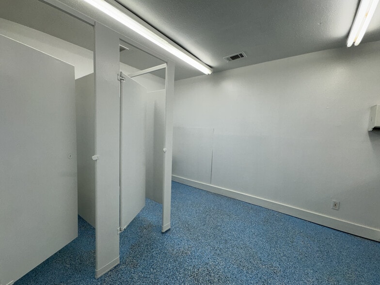 More Photos Of 7206 Elbert, Houston Industrial For Sale