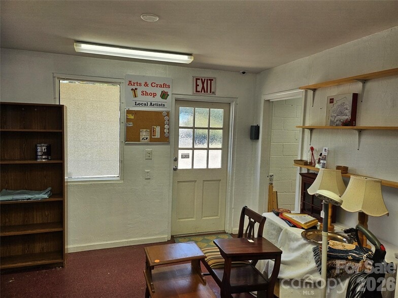 More Photos Of 567 E Mills St, Columbus Auto Dealership For Sale