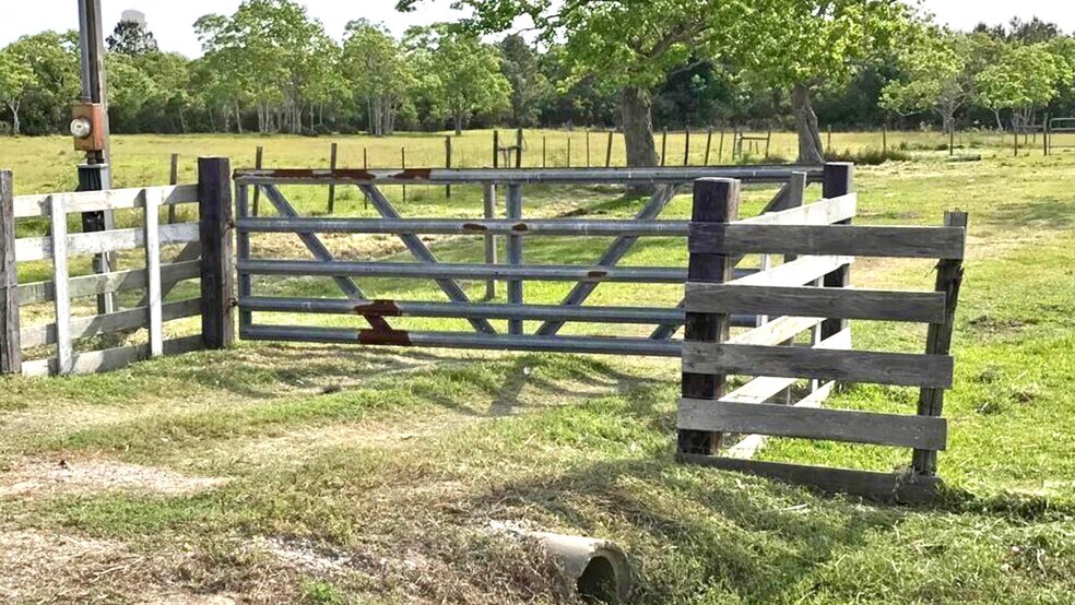 More Photos Of TBD Eagle Rd, Anahuac Land For Sale