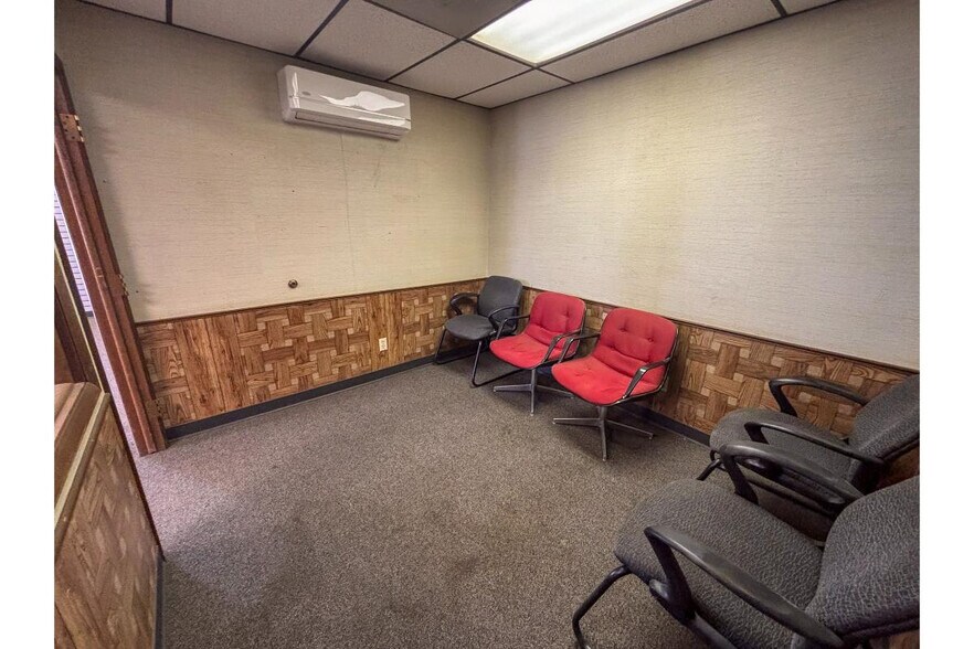 More Photos Of SE 241 SE 10 Ave, Great Bend Warehouse For Sale
