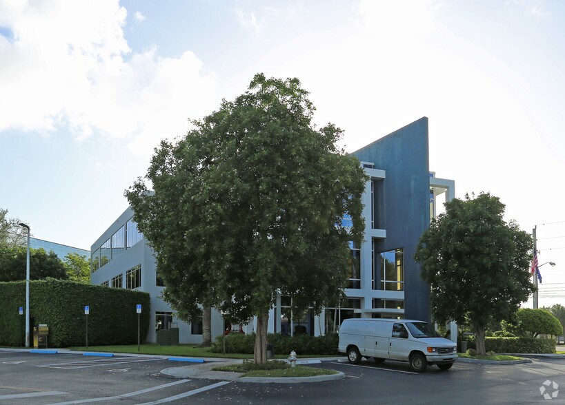 More Photos Of 1615 S Federal Hwy, Boca Raton Office For Lease
