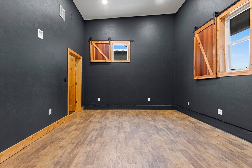 More Photos Of 1774 Riverside Dr, Suamico Freestanding For Lease