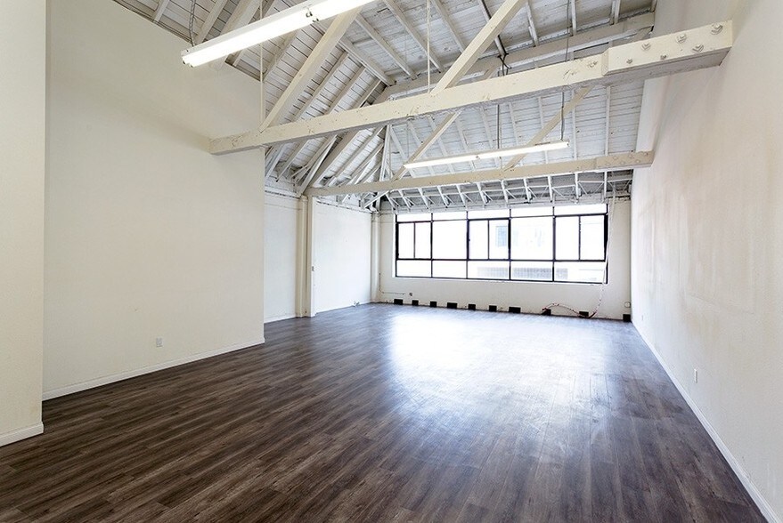 More Photos Of 1016 S Santee St, Los Angeles Storefront For Sale