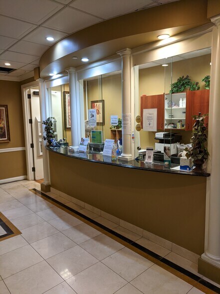 More Photos Of 230 E Ogden Ave, Hinsdale Medical For Sale