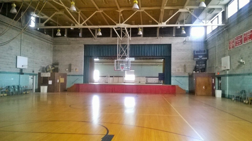 More Photos Of 1291 Elmwood Ave, Cranston Schools For Sale