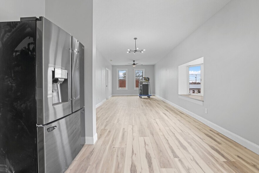 More Photos Of 1890 S High St, Columbus Light Distribution For Sale