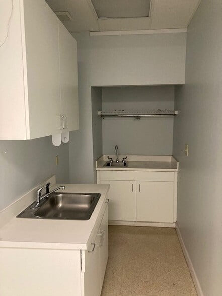 More Photos Of 119 Springhall Dr, Goose Creek Medical For Sale