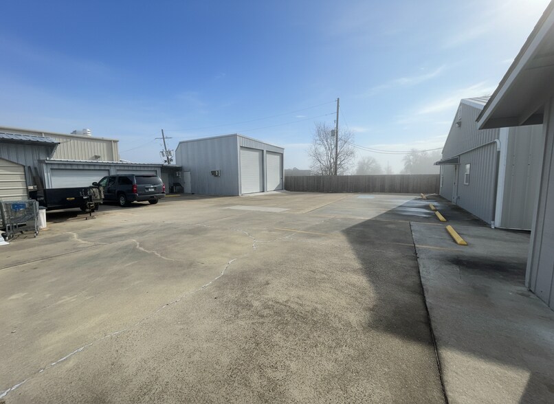 More Photos Of 4953 Big Lake, Lake Charles Office For Sale