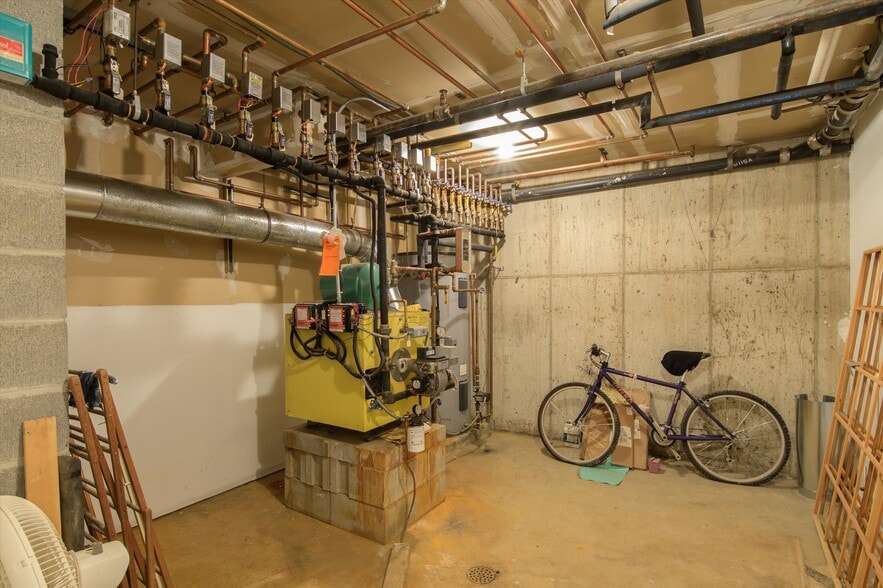 More Photos Of 156 Main St, Ludlow Office For Sale