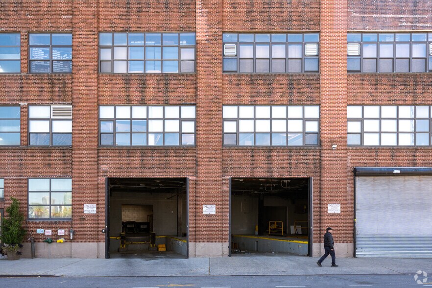 More Photos Of 218 Newell St, Brooklyn Manufacturing For Lease