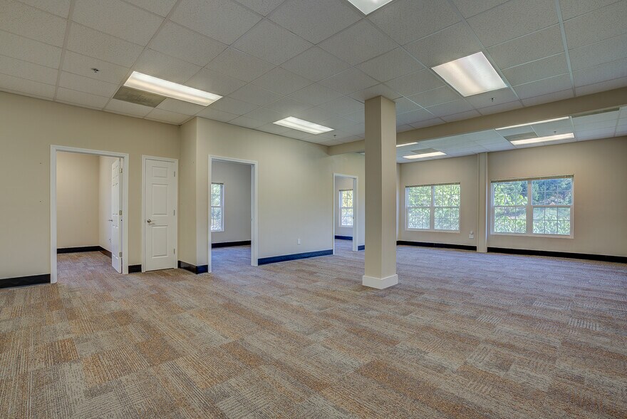 More Photos Of Pheasant Ridge Road, Roanoke Office For Lease