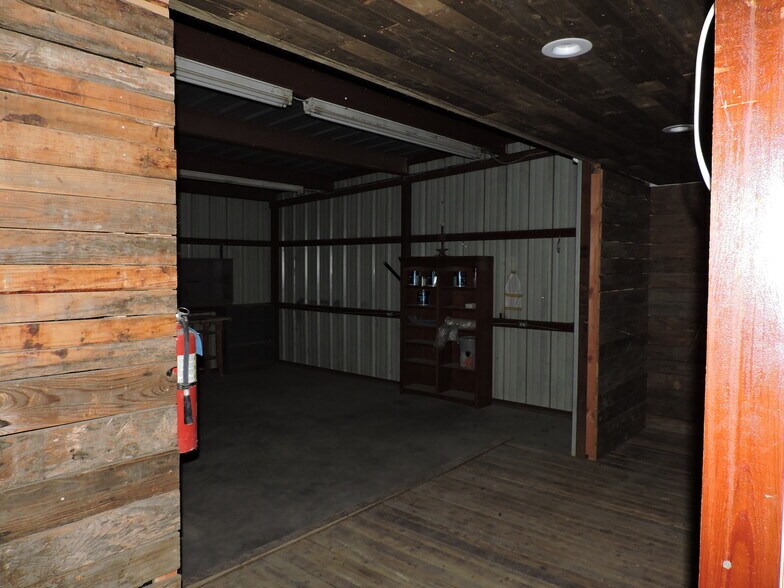 More Photos Of 920 W Mason St, Mabank Manufacturing For Sale