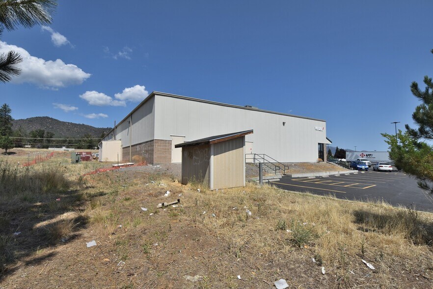 More Photos Of 1940 Fort Jones Rd, Yreka Freestanding For Sale
