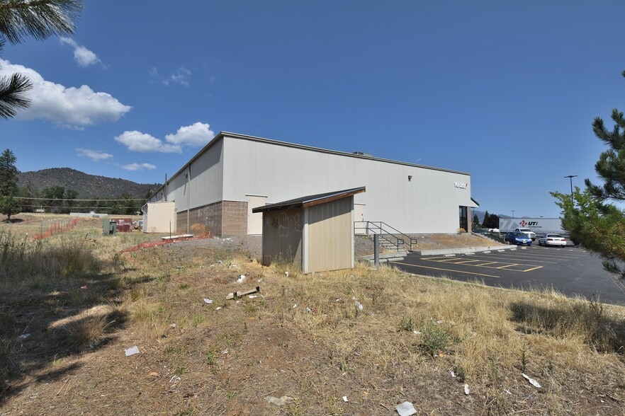More Photos Of 1940 Fort Jones Rd, Yreka Freestanding For Lease