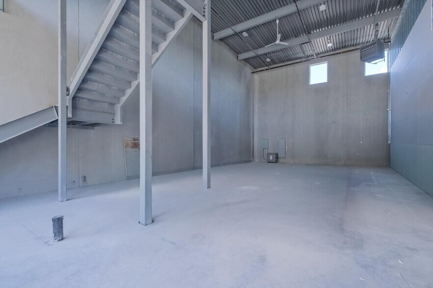 More Photos Of 3179 Appaloosa Rd, Kelowna Warehouse For Sale