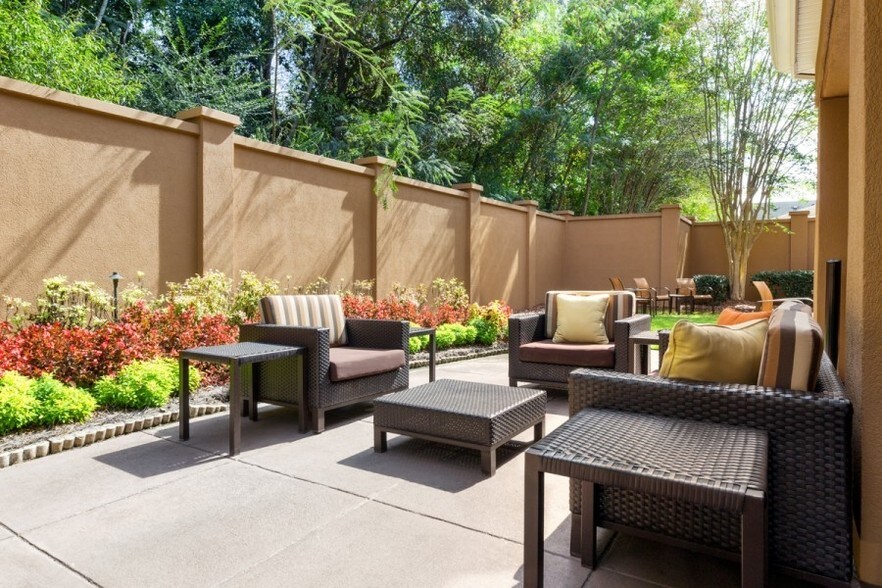 More Photos Of 3040 Ross Clark Cir, Dothan Hotel For Sale