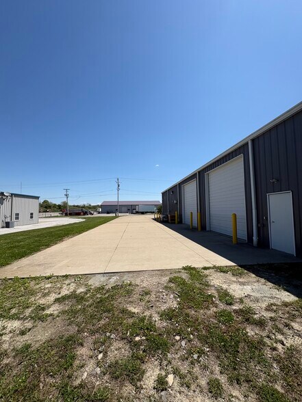 More Photos Of 66850 Executive Dr, Saint Clairsville Warehouse For Lease