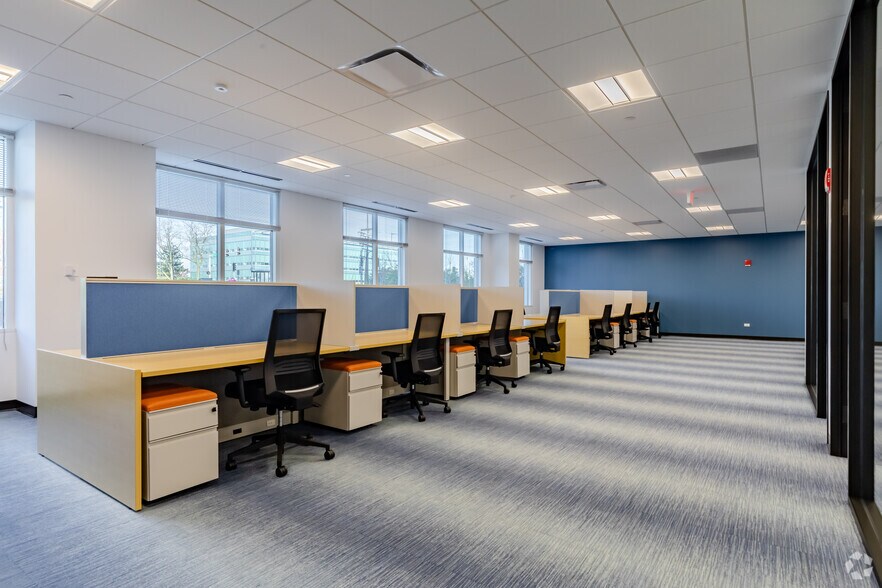 More Photos Of 2001 York Rd, Oak Brook Office For Lease