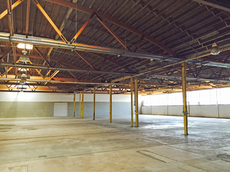 More Photos Of 4500 S Kolin Ave, Chicago Manufacturing For Lease