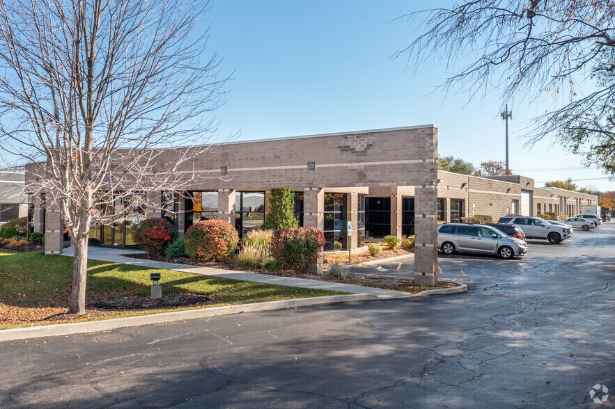 Primary Photo Of 837 Oakton St, Elk Grove Village Warehouse For Lease
