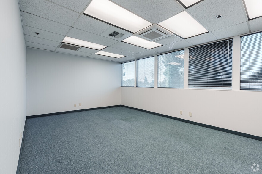 More Photos Of 200 New Stine Rd, Bakersfield Office For Lease