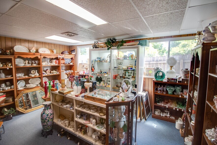 More Photos Of 1007 W Delmar Ave, Godfrey General Retail For Sale