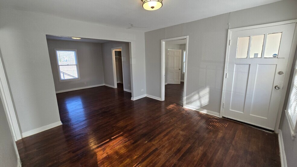 More Photos Of 323 Claremont Ave, San Antonio Multifamily For Sale