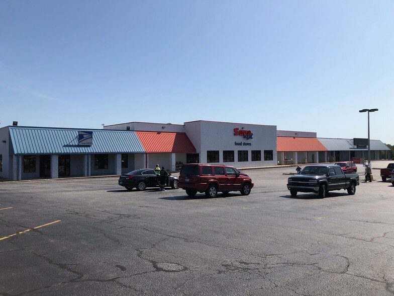 More Photos Of 910 Anderson St, Piedmont Supermarket For Lease