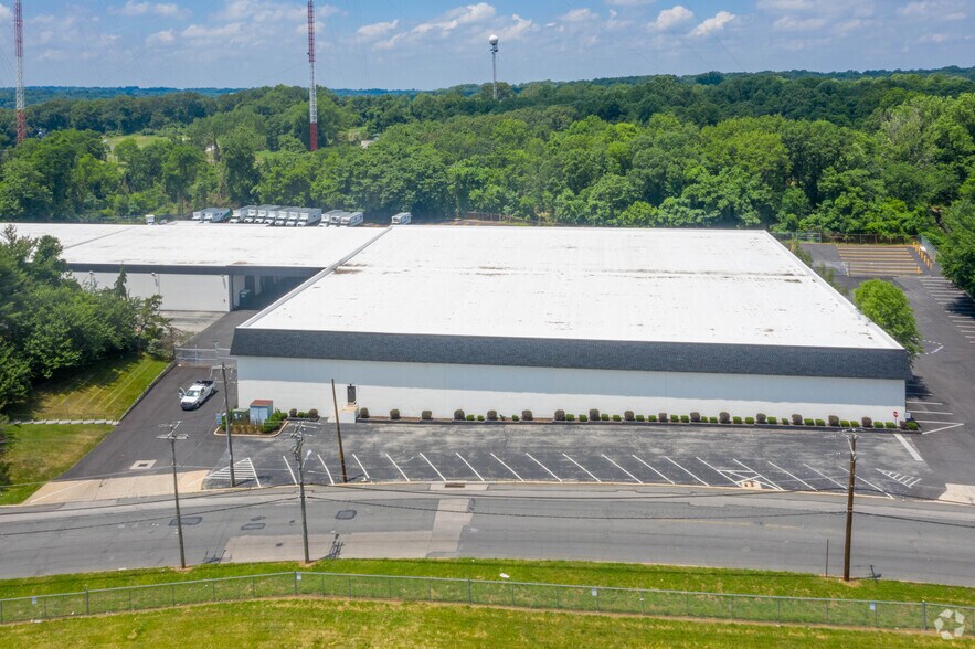 More Photos Of 401 Domino Ln, Philadelphia Warehouse For Lease