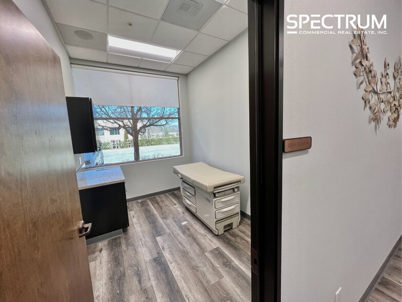 More Photos Of 21050 Centre Pointe Pky, Santa Clarita Medical For Lease