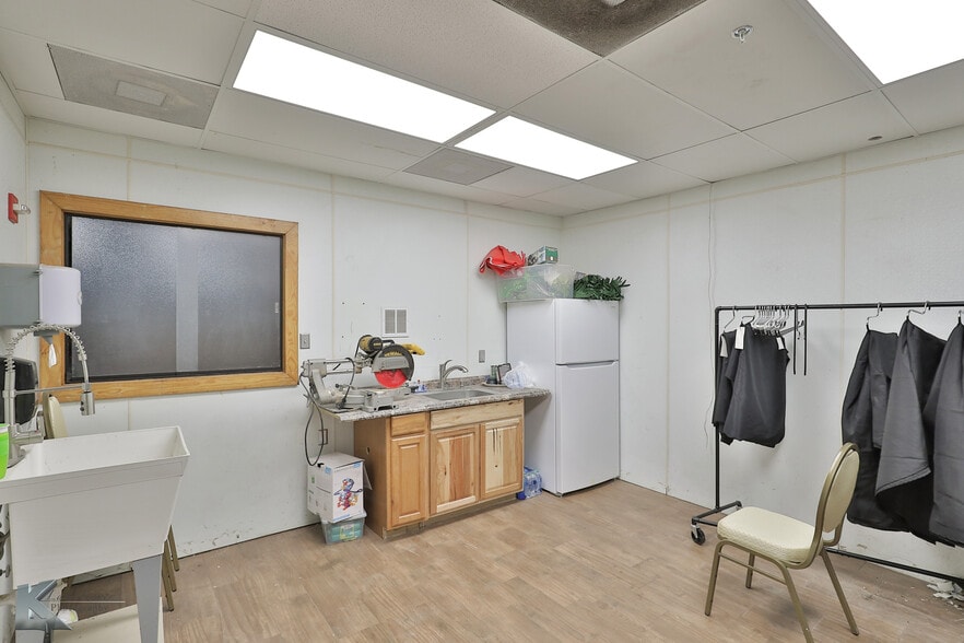 More Photos Of 550 E South 11Th St, Abilene Restaurant For Sale