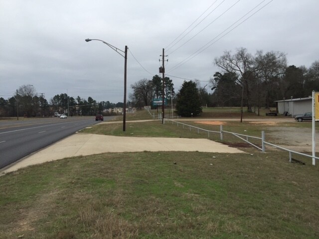 More Photos Of 3649 Estes Pky, Longview Service For Sale