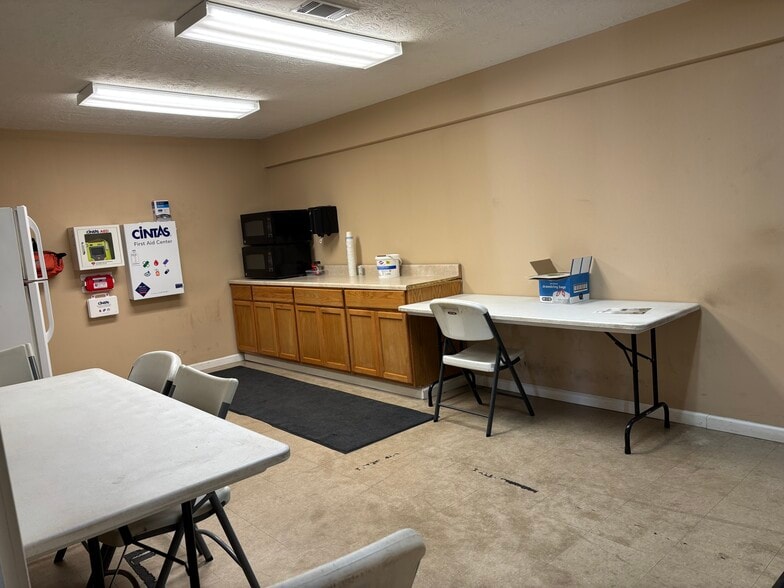 More Photos Of 4181 Magnolia St, Pearland Manufacturing For Lease