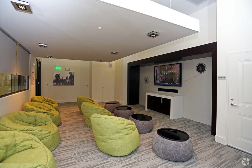 More Photos Of 101 N Wolfe St, Baltimore Apartments For Lease