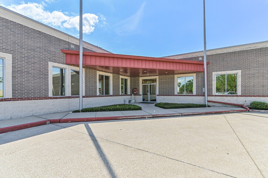 Primary Photo Of 4701 Preston Ave, Pasadena Office Residential For Sale