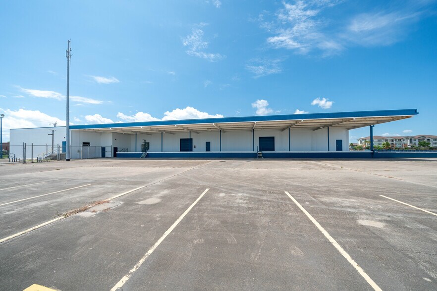 More Photos Of 2510 Lipan St, Corpus Christi Distribution For Sale