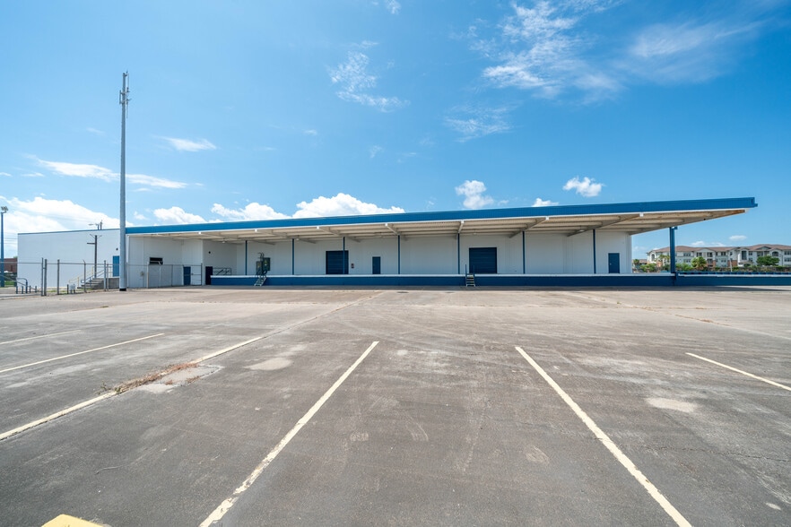 More Photos Of 2510 Lipan St, Corpus Christi Distribution For Lease