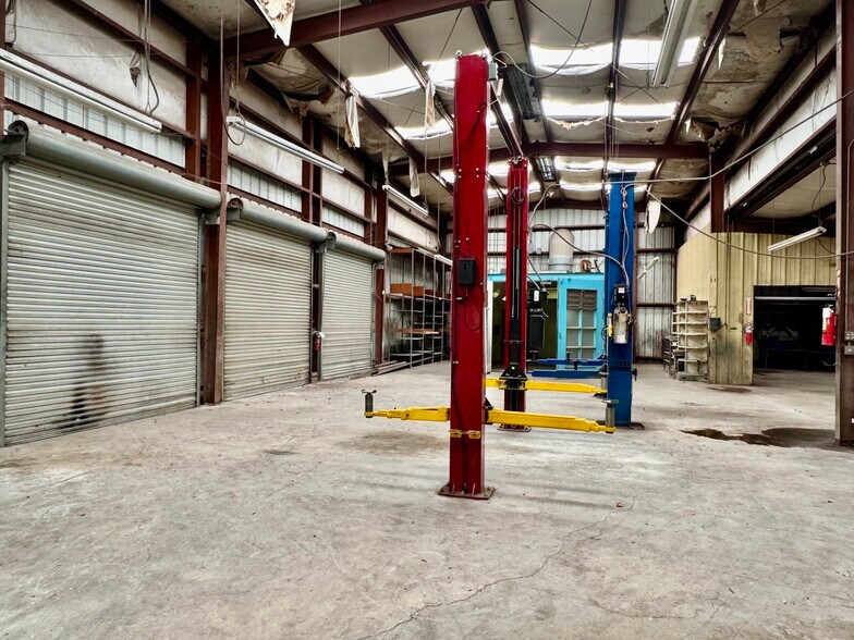 More Photos Of 6211 Blanding Blvd, Jacksonville Auto Repair For Lease