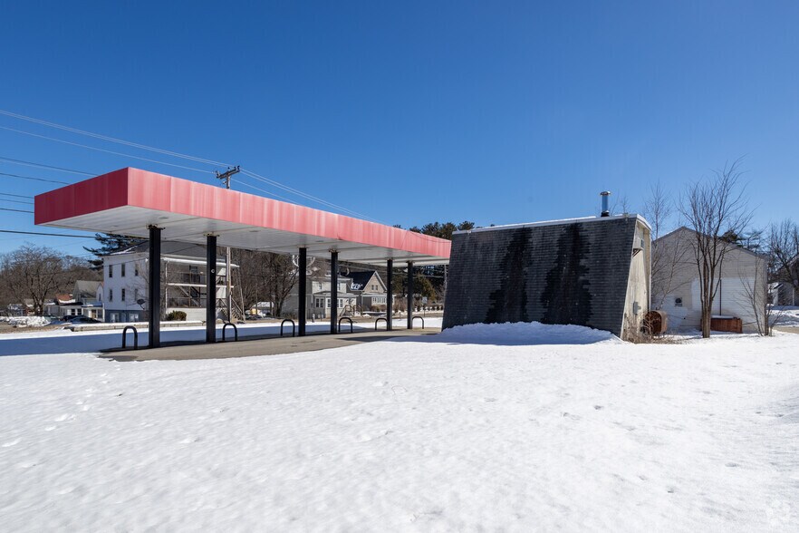 More Photos Of 1115 Main St, Sanford Service Station For Sale