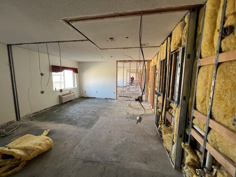 More Photos Of 1110 W 11th St, Concordia Apartments For Sale