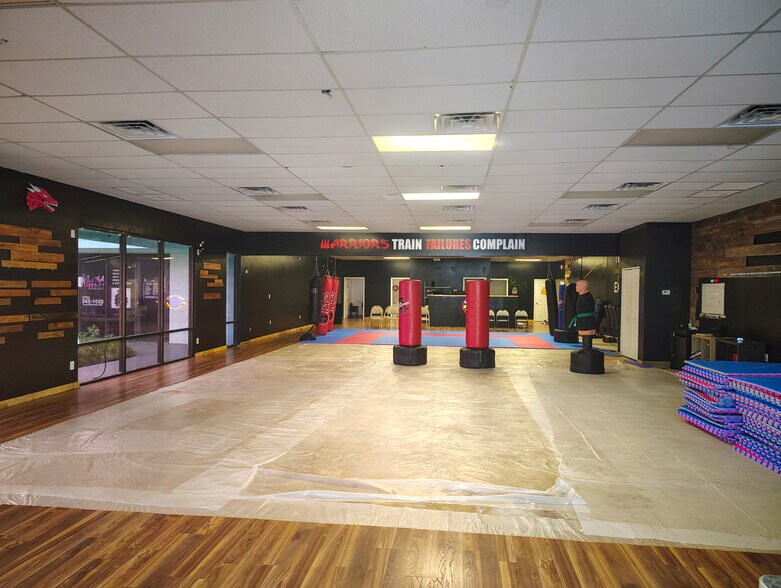 More Photos Of 600 6th Ave, Vero Beach Storefront For Lease