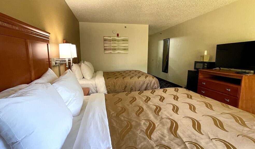 More Photos Of 717 E Bannerman Ave, Redgranite Hotel For Sale