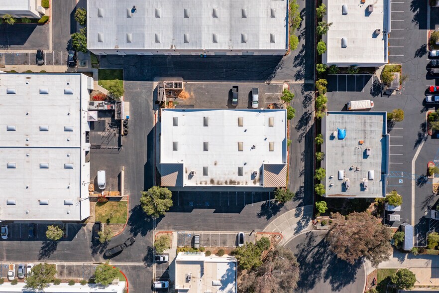 More Photos Of 41608 Eastman Dr, Murrieta Warehouse For Lease