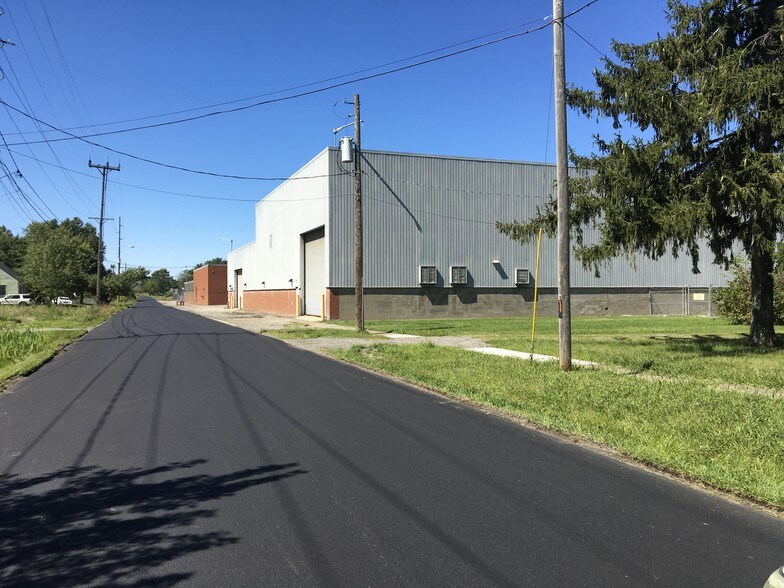 More Photos Of 1400 Front St, Warren Warehouse For Lease