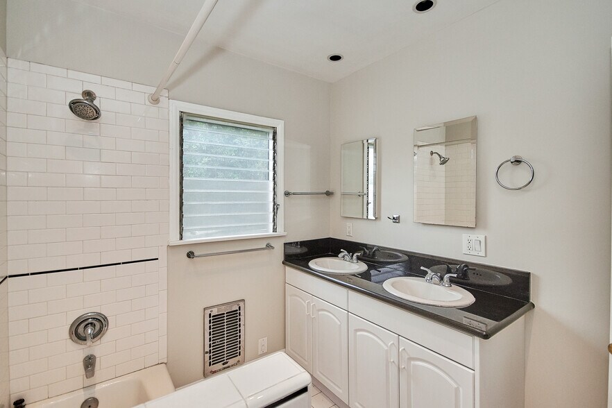 More Photos Of 6669 De Longpre Ave, Los Angeles Apartments For Sale