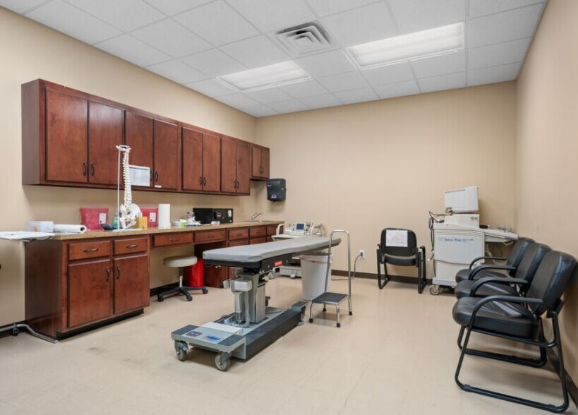 More Photos Of 781 Weatherly Dr, Clarksville Medical For Sale